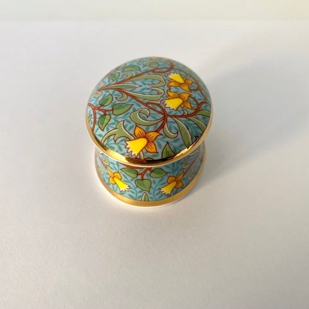Museum Collection Daffodil Small Oval Trinket Box - Picture 5 of 12